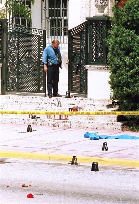 gianni versace dead on steps|when did gianni versace found.